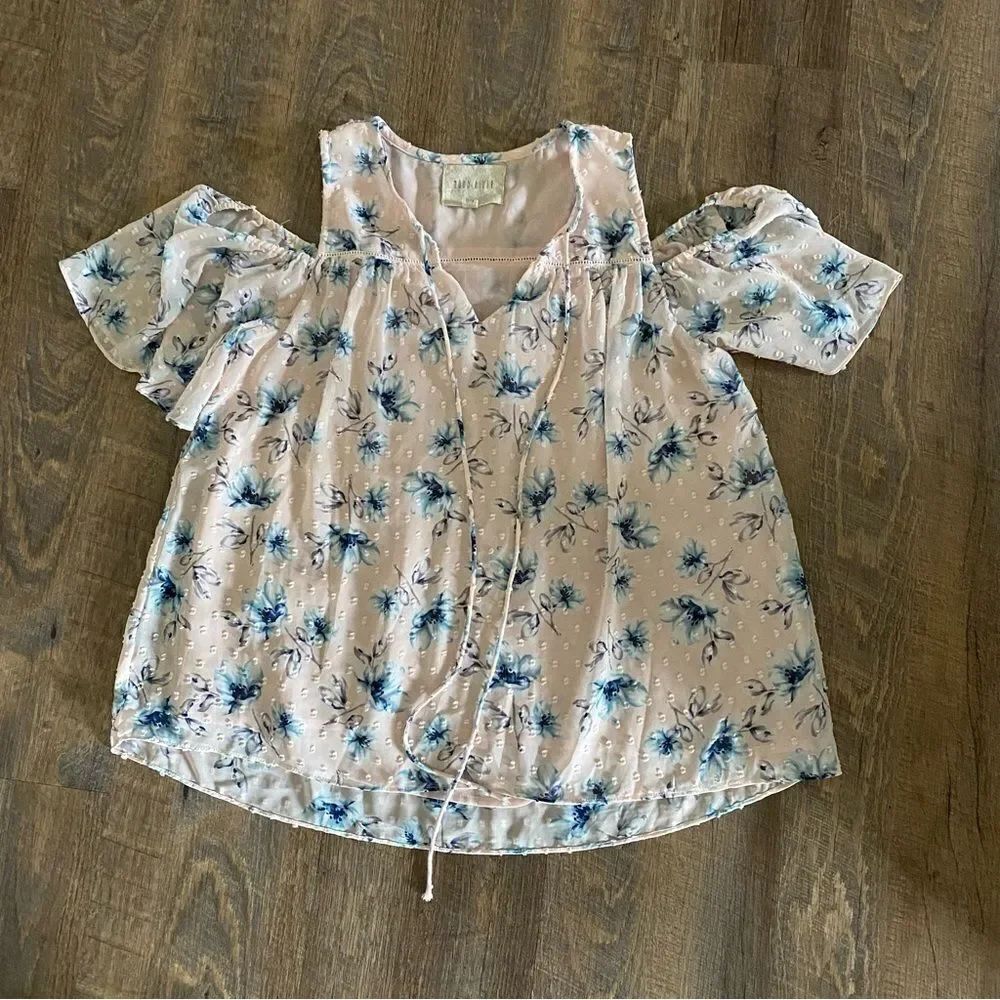 Moon River Top Cold Shoulder Pink Floral Appliqué Blouse - Picture 7 of 11